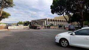 Read more about the article PM bloqueia trânsito na Esplanada dos Ministérios, em Brasília