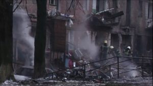 Read more about the article Novos bombardeios russos matam pelo menos sete pessoas em Kiev