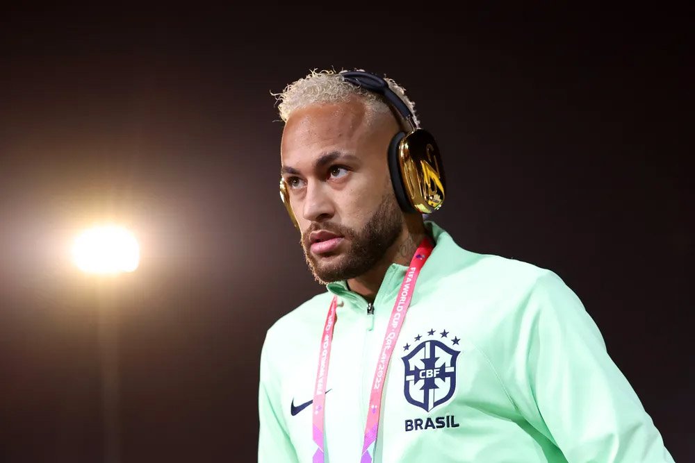 You are currently viewing Neymar usa fone ‘de ouro’ customizado da Apple; veja preço