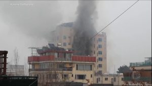 Read more about the article Três homens abrem fogo dentro de hotel e deixam pelo menos 18 feridos em Cabul, no Afeganistão