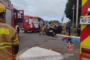 Read more about the article Acidente entre carro e ônibus na Esplanada causa duas mortes