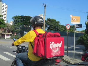 Read more about the article ‘Motoboy não é garçom’: após polêmica, iFood divulga recomendações para entrega