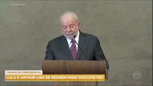 Read more about the article Lula se reúne com Lira para discutir sobre PEC do estouro