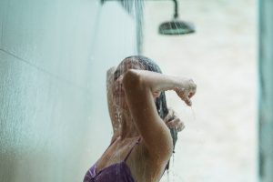 Read more about the article Veja os benefícios do banho quente, que pode ajudar até com a depressão