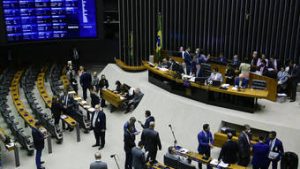 Read more about the article PEC do estouro prevê distribuição de orçamento secreto entre deputados e senadores