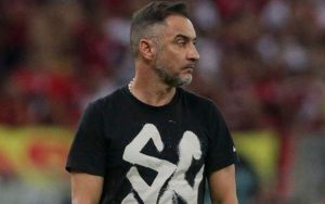 Read more about the article Ex-jogador ‘prevê’ que Flamengo de Vítor Pereira não ganhará títulos em 2023