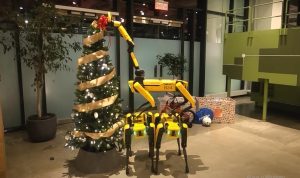 Read more about the article Cão robô da Boston Dynamics faz homenagem ao Natal em vídeo; veja