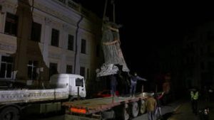 Read more about the article Após invasão, Ucrânia decide demolir estátua de 122 anos que simbolizava poder do império russo