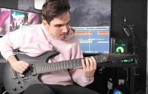 Read more about the article Vídeo: guitarrista elege e toca os melhores riffs de Metal de 2022