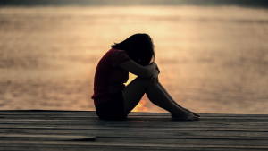 Read more about the article Quer saber como lidar com o sentimento de tristeza que permanece? Falamos aqui