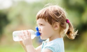 Read more about the article Inicie o hábito de beber água em jejum e observe estes benefícios na sua saúde