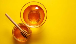 Read more about the article Como a troca do açúcar pelo mel pode beneficiar a sua saúde
