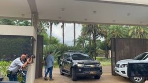 Read more about the article Depois de duas horas de buscas, Polícia Federal deixa casa e escritório de Ibaneis