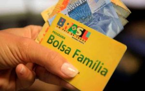 Read more about the article Caixa paga Bolsa Família a beneficiários de NIS de final 4