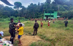 Read more about the article Governo distribui quatro toneladas de alimentos para comunidades Yanomami