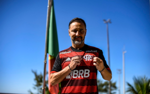 Read more about the article Vítor Pereira disputa nova final no Brasil após 3 meses
