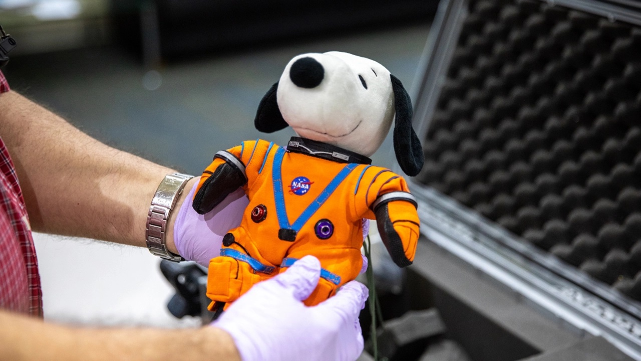 You are currently viewing Snoopy em missão espacial: mascote da NASA retorna após viagem à Lua