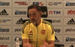 Read more about the article Vítor Pereira critica marcação do quarto gol do Palmeiras: “Decidiu um jogo”