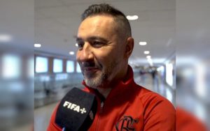 Read more about the article Vítor Pereira se impressiona com AeroFla em embarque para o Mundial: “Achei que já tinha visto de tudo”