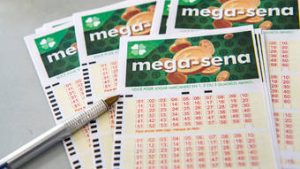 Read more about the article Acumulada há dez sorteios, Mega-Sena pode pagar R$ 135 milhões neste sábado