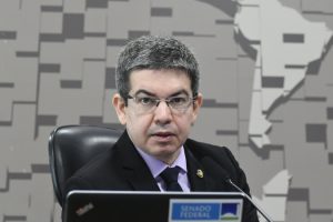 Read more about the article ‘Randolfe Rodrigues deve ser investigado por roubo de celular’, afirma grupo de advogados