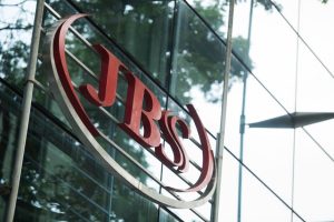 Read more about the article JBS (JBSS3): operações australianas representam 9% da receita líquida global