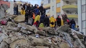 Read more about the article Síria e Turquia sofrem consequências de terremoto que se compara à força de mais de 30 bombas atômicas