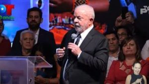 Read more about the article Aniversário do PT tem críticas ao Banco Central e agradecimento de Lula a José Dirceu