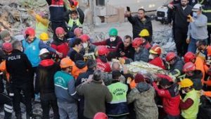 Read more about the article Três jovens são resgatados com vida 198 horas após terremoto na Turquia