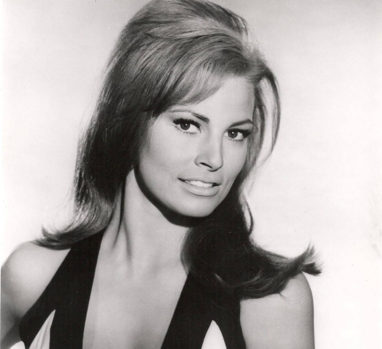 You are currently viewing Raquel Welch, símbolo sexual dos anos 60 morre aos 82 anos