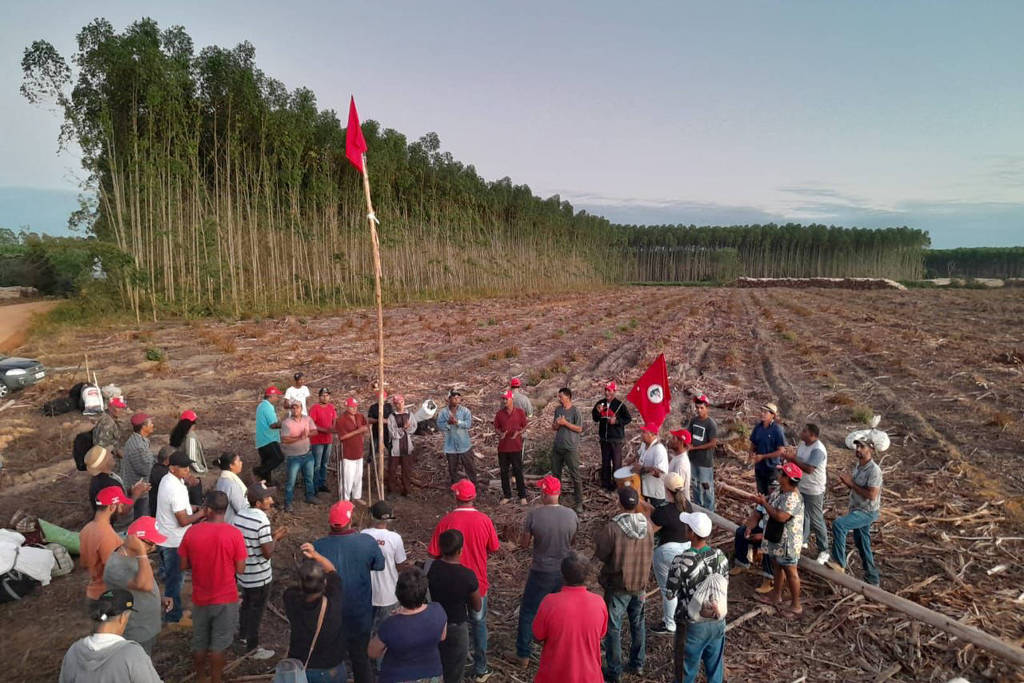 You are currently viewing Justiça determina saída do MST de 3ª fazenda da Suzano