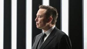 Read more about the article Elon Musk ri de funcionário demitido do Twitter, e diz que ele usa deficiência para não trabalhar