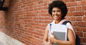 Read more about the article R$ 300 para estudantes: saiba como concorrer à bolsa oferecida pelo Banco Santander