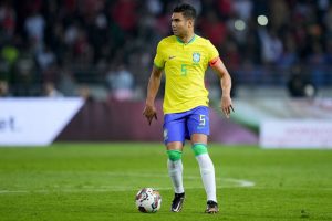 Read more about the article Casemiro minimiza tropeço e critica arbitragem: ‘Maior adversário foi o árbitro’