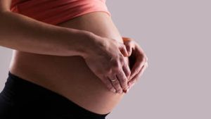 Read more about the article Bebês de mães que têm Covid na gravidez correm mais risco de se tornarem obesos, revela estudo