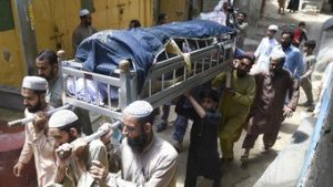 Read more about the article Ao menos 11 pessoas morrem pisoteadas durante distribuição de comida no Paquistão