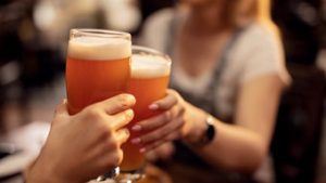Read more about the article Beber até duas cervejas por dia não aumenta risco de morte, conclui estudo