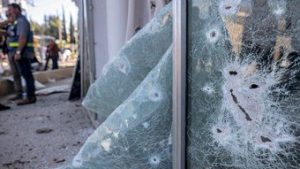 Read more about the article Dezenas de foguetes do Líbano atingem Israel após confrontos em mesquita de Jerusalém