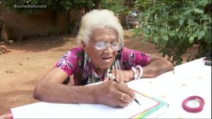 Read more about the article Idosa não desiste de sonho e, aos 90 anos, se matricula em escola para aprender a ler