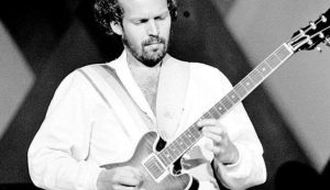 Read more about the article Morre guitarrista do ABBA, Lasse Wellander, aos 70 anos