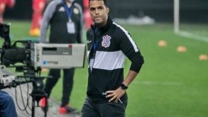Read more about the article Vexame do Corinthians pressiona Fernando Lázaro. Time foi dominado e perdeu para o Remo, time da Terceira Divisão
