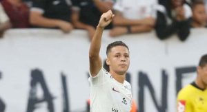 Read more about the article Matheus Araújo agradece Lázaro e festeja primeiro gol pelo Corinthians: ‘Estava batalhando por isso’