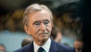 Read more about the article Bernard Arnault ultrapassa Musk com fortuna de US$ 210 bilhões acumulados