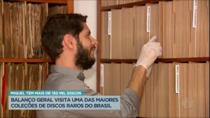Read more about the article Balanço Geral visita um dos maiores colecionadores de discos raros do Brasil