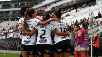 You are currently viewing Jogadoras do Corinthians se pronunciam sobre Cuca: ‘Respeita As Minas não é uma frase qualquer’