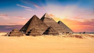 Read more about the article Resposta do ChatGPT sobre quem construiu as pirâmides do Egito SURPREENDE