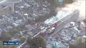 Read more about the article Minuto JR: 50 famílias são afetadas por incêndio que destruiu parte de comunidade em São Paulo