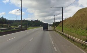 Read more about the article Tombamento de caminhão bloqueia Rodoanel Sul em SP