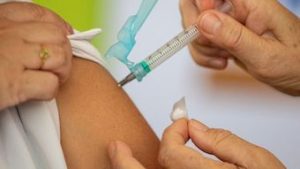 Read more about the article EUA aprovam primeira vacina do mundo contra vírus sincicial respiratório