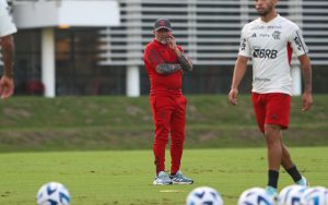 Read more about the article Flamengo terá apenas 1 treino com elenco completo antes de jogo contra o Athletico-PR, pelo Brasileirão